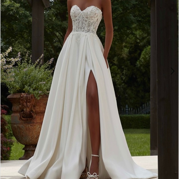 Dress - Picture 1 of 8